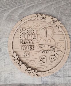 Bunny on woodgrain round layered plaque