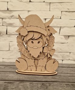 Sitting Highland Cow - with wreath
