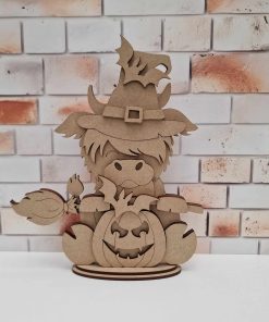 Sitting Highland Cow - witch pumpkin