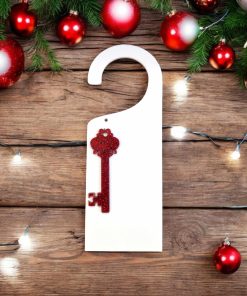 Door hanger with CHRISTMAS key blank
