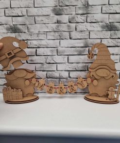 Alternative view of Gnomes with banner, interchangeable Merry Christmas