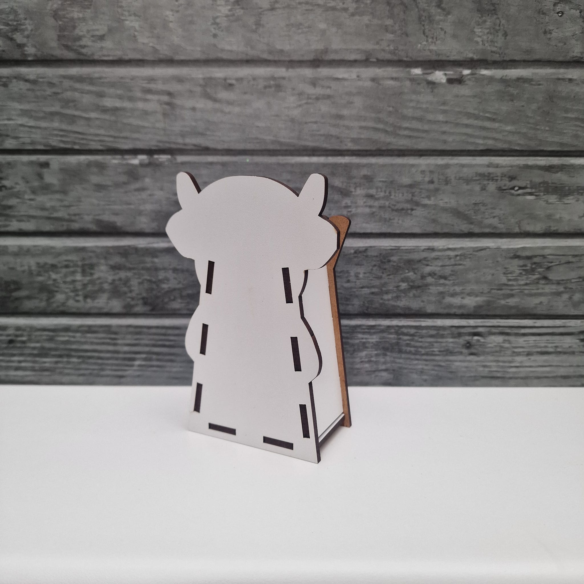 White MDF Flower vase - Highland front