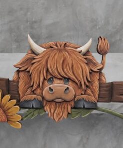 Highland shelf sitter with daisy