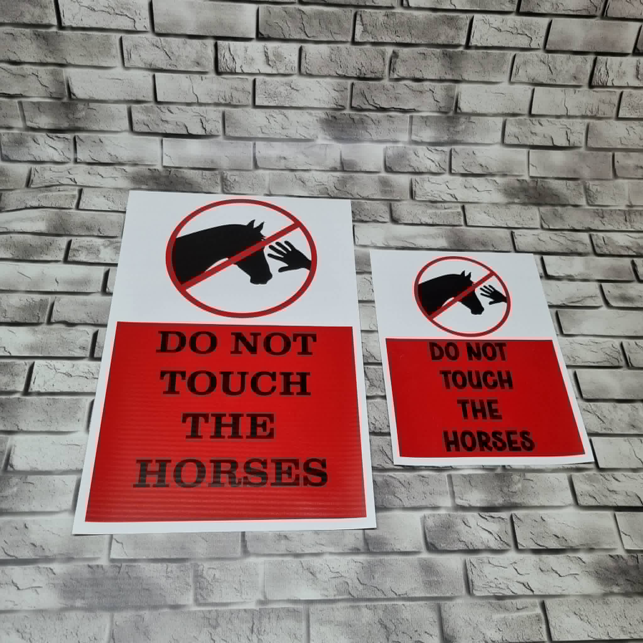 Equestrian warning caution sign banners- Do not touch the horses