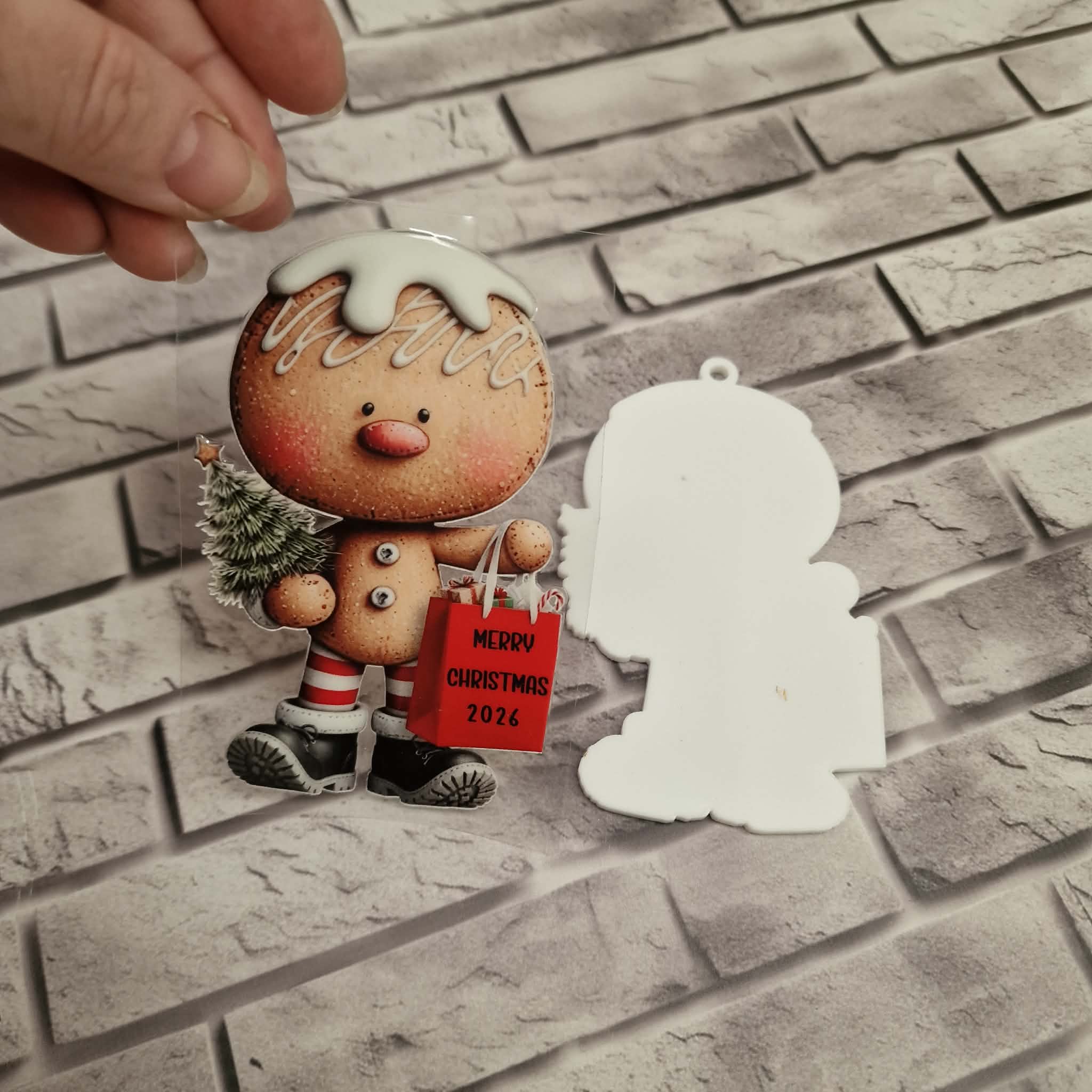 UV DTF – C 069 Gingerbread with gift bag decal 9cm - Image 4