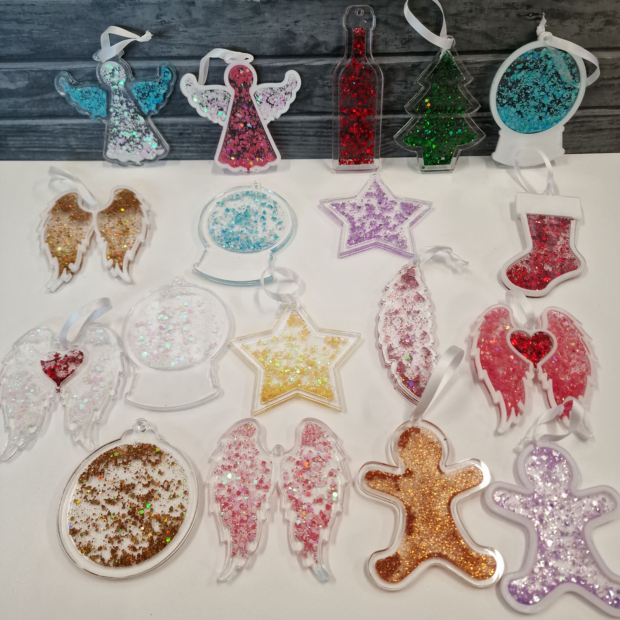 Bundle of Shaker baubles for liquid